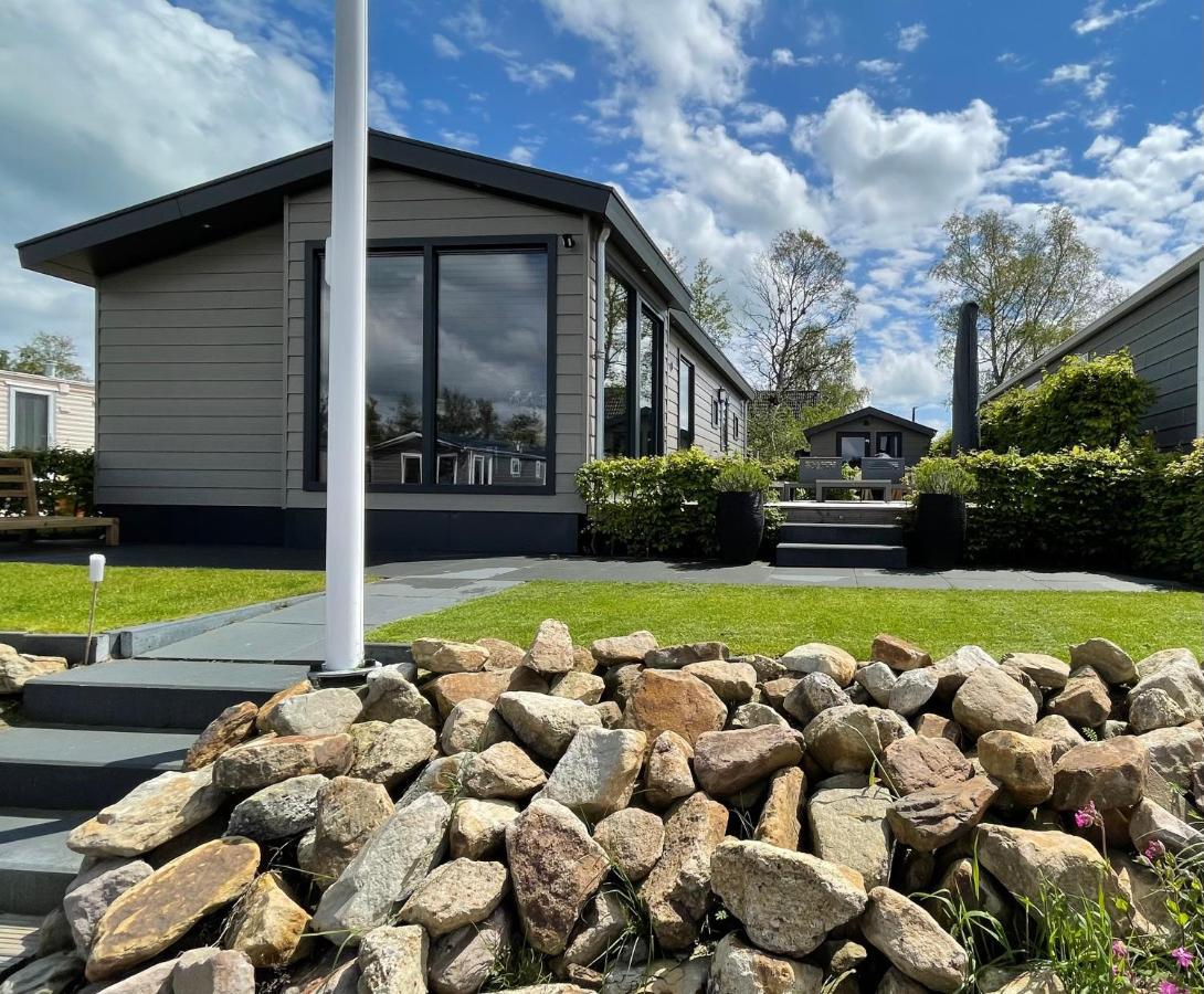 Puur Eernewoude Luxe Chalet Direct Aan Open Vaarwater Gelegen In De Alde Feanen Earnewâld Exterior foto