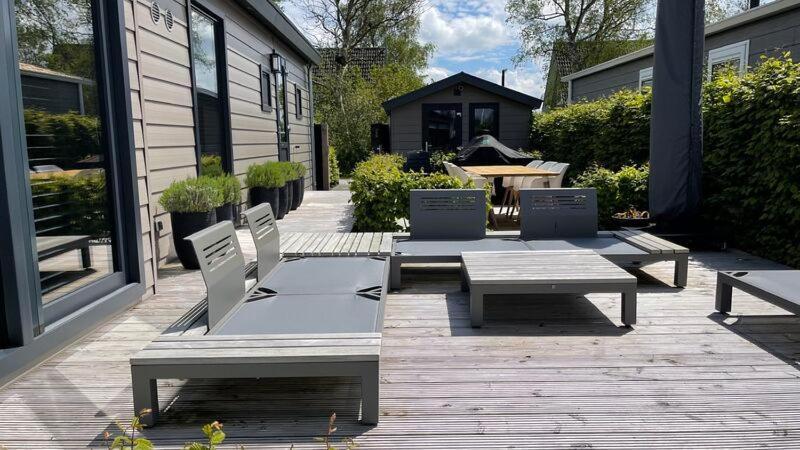 Puur Eernewoude Luxe Chalet Direct Aan Open Vaarwater Gelegen In De Alde Feanen Earnewâld Exterior foto