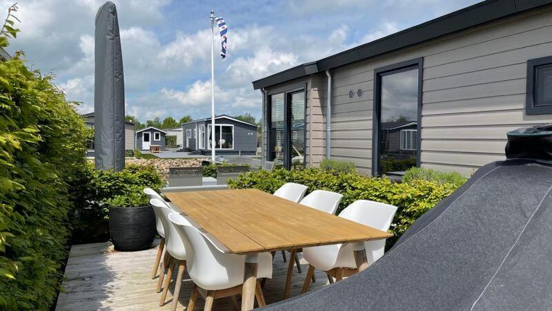 Puur Eernewoude Luxe Chalet Direct Aan Open Vaarwater Gelegen In De Alde Feanen Earnewâld Exterior foto